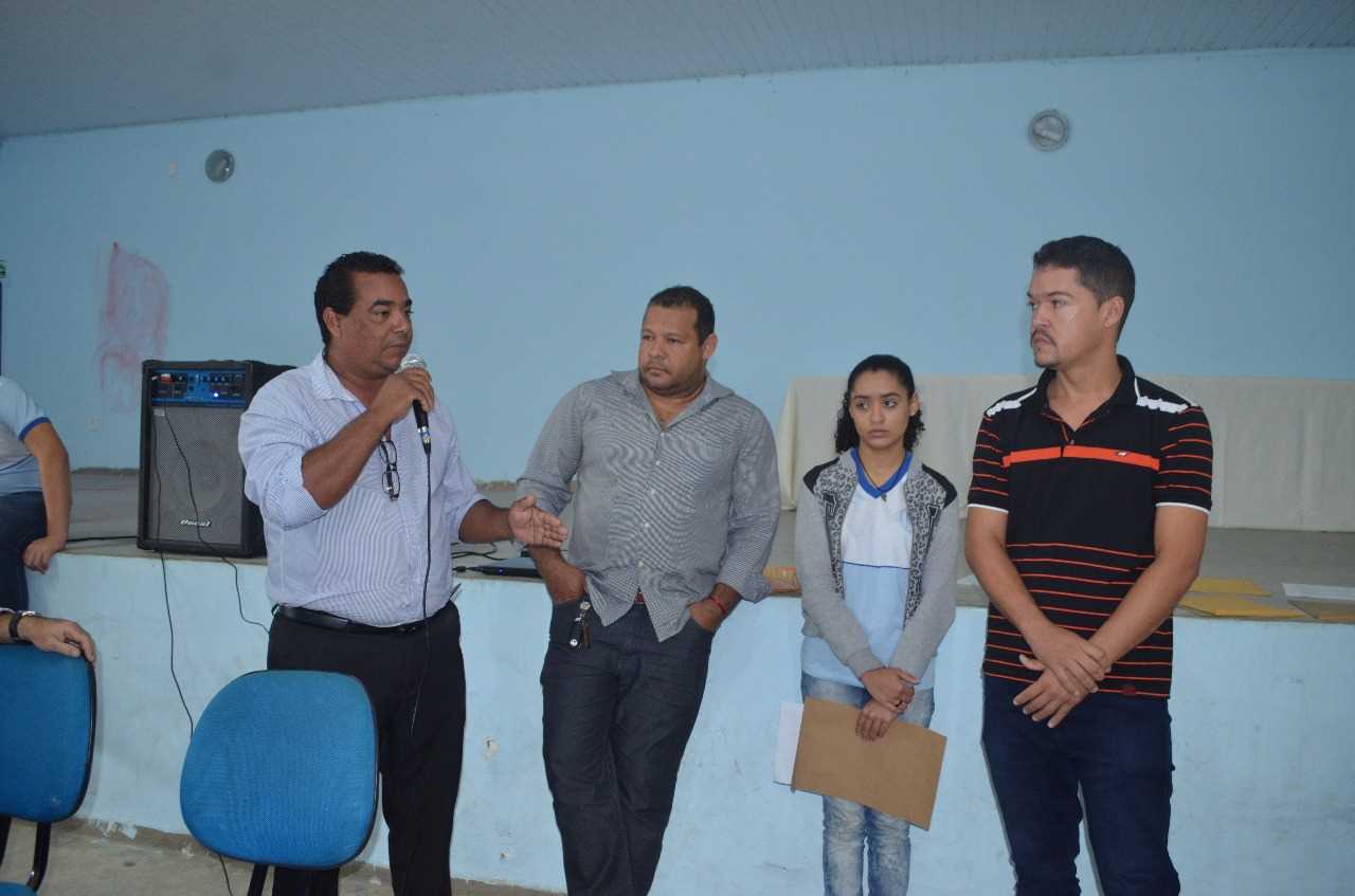 Prefeito Oziel participa de bate papo com alunos do CMC